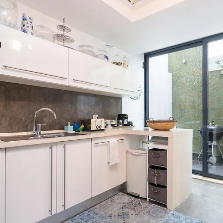 Villa 3 Bedroom In Lisbon